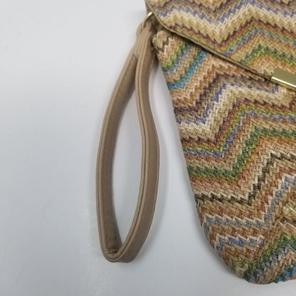 Chevron Print Wristlet/Clutch bag. - Picture 6 of 13